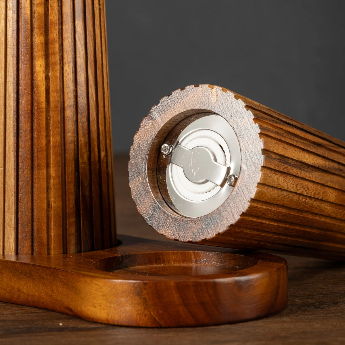 ARULA™ Pfeffermühle aus massivem Akazienholz